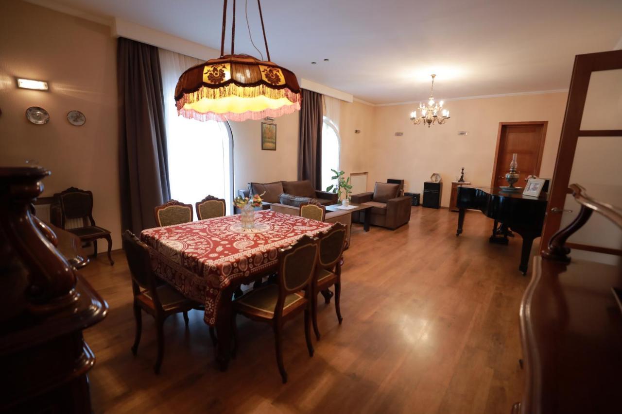 Apartment At 12 Baratashvili Street 第比利斯 外观 照片