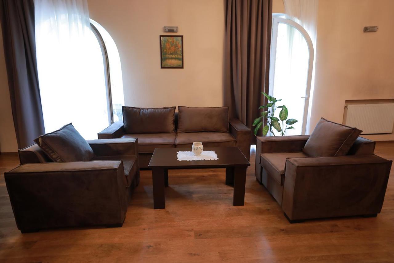 Apartment At 12 Baratashvili Street 第比利斯 外观 照片