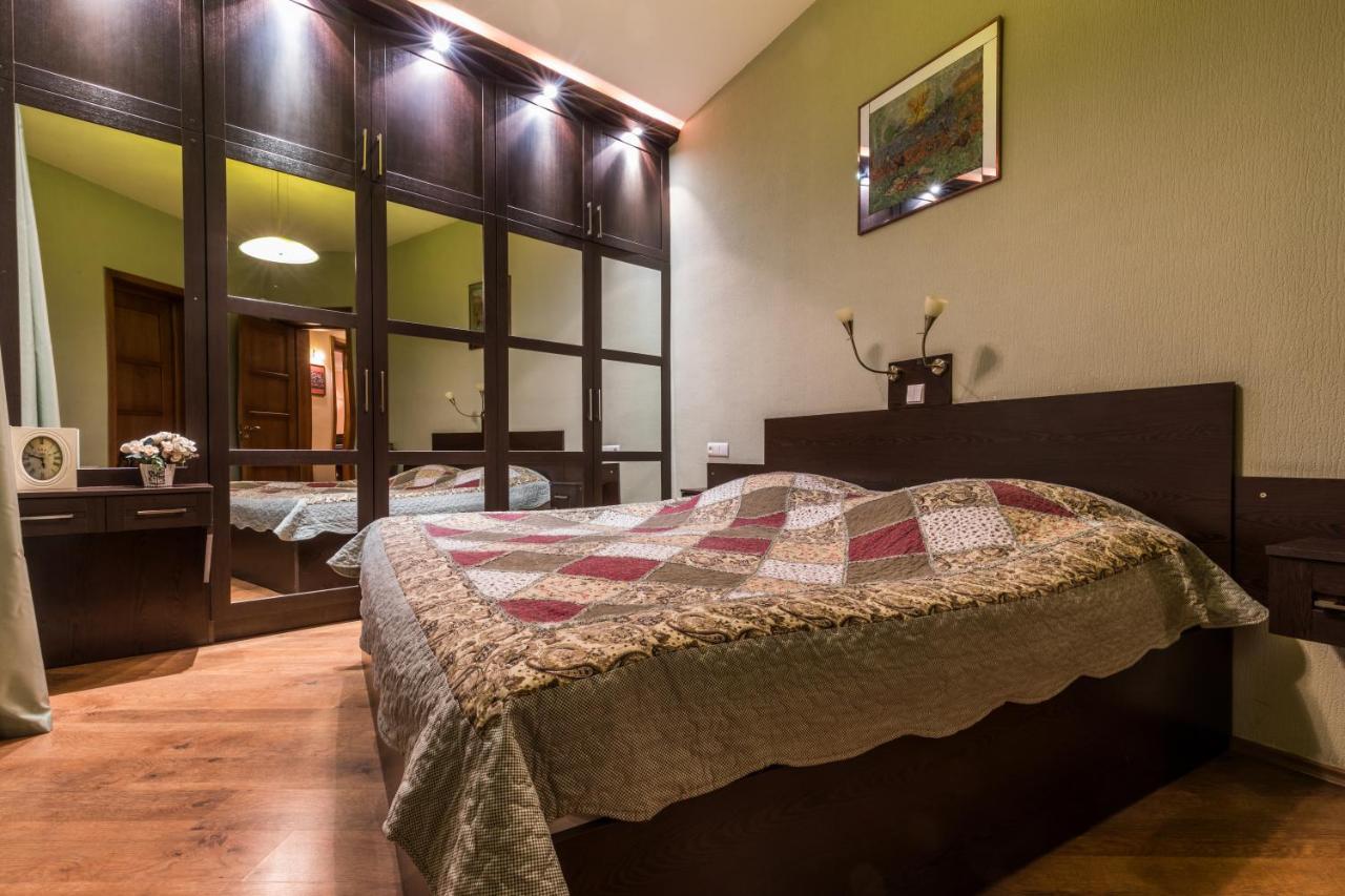 Apartment At 12 Baratashvili Street 第比利斯 外观 照片