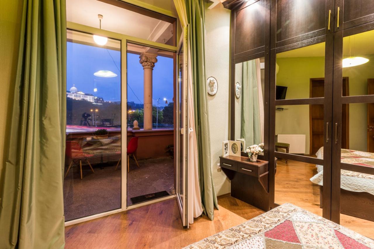 Apartment At 12 Baratashvili Street 第比利斯 外观 照片
