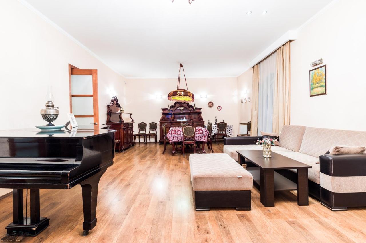 Apartment At 12 Baratashvili Street 第比利斯 外观 照片