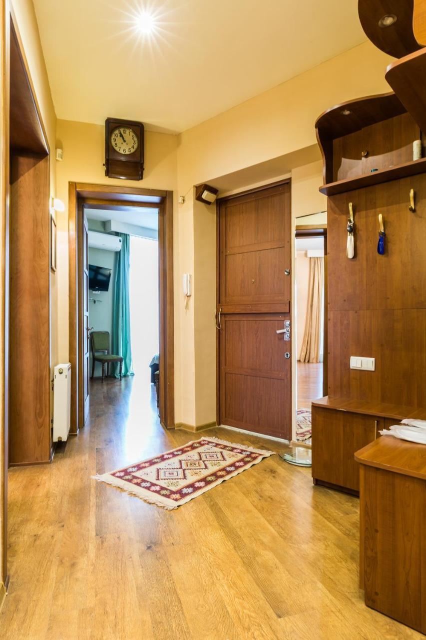 Apartment At 12 Baratashvili Street 第比利斯 外观 照片