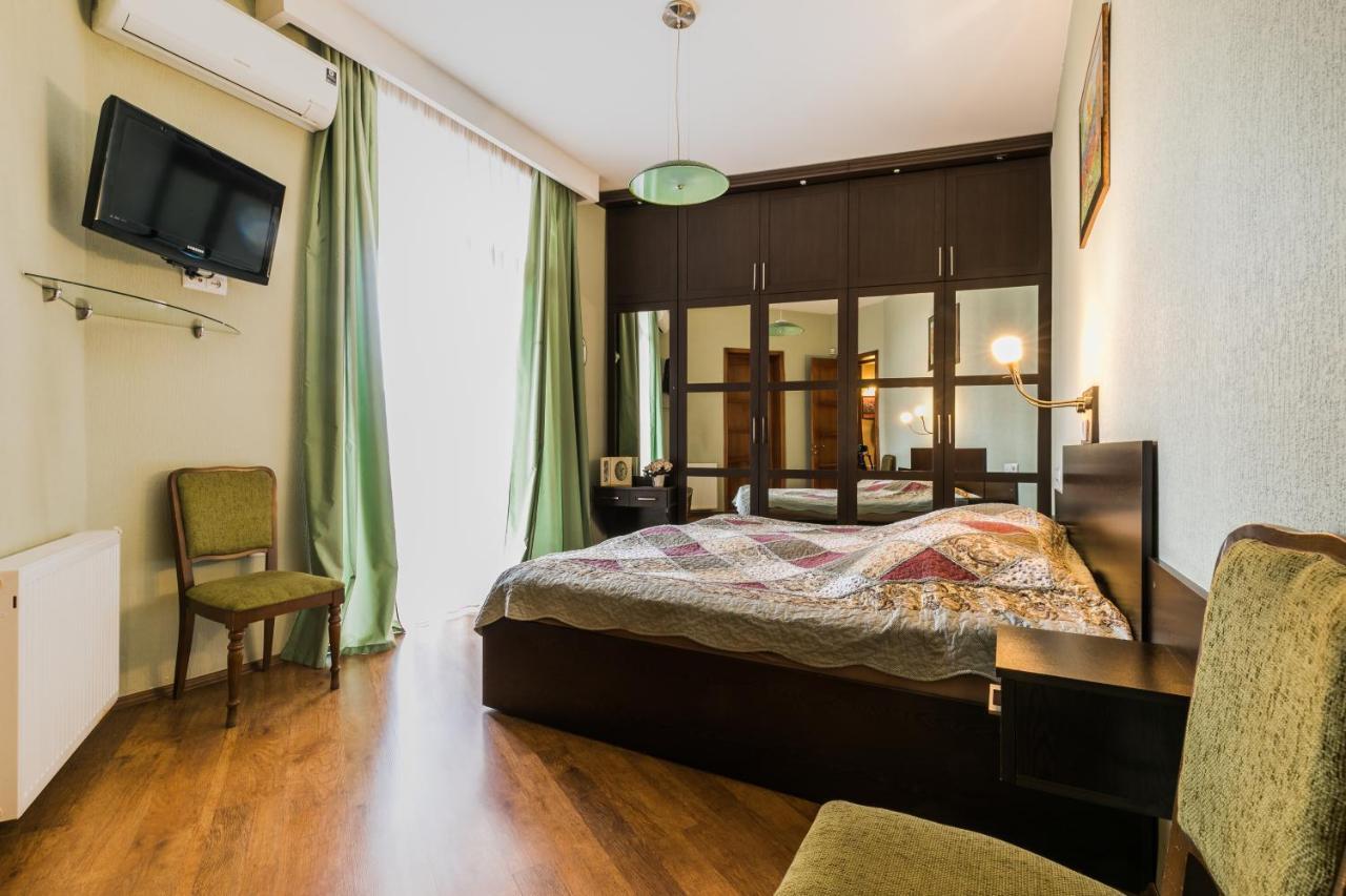 Apartment At 12 Baratashvili Street 第比利斯 外观 照片